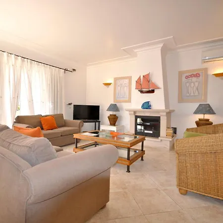 Old Vilage Area Walking Distance To All Amenities