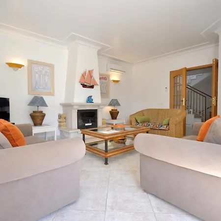 Old Vilage Area Walking Distance To All Amenities