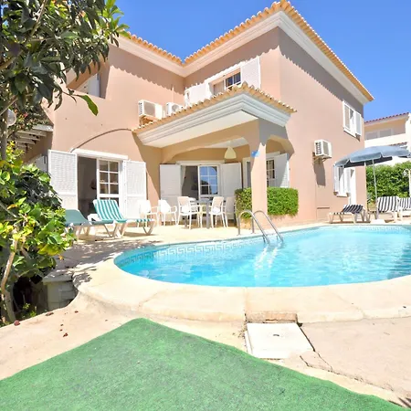 Old Vilage Area Walking Distance To All Amenities קווארטיירה