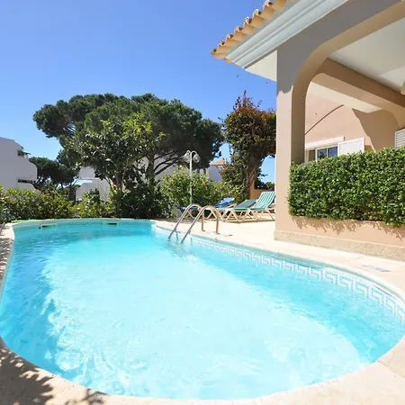 Old Vilage Area Walking Distance To All Amenities