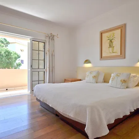 Old Vilage Area Walking Distance To All Amenities