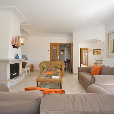 Villa Old Vilage Area Walking Distance To All Amenities