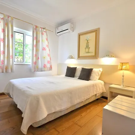 Villa Old Vilage Area Walking Distance To All Amenities