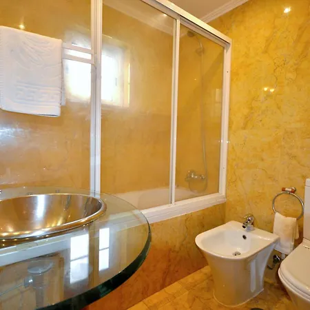 Villa Old Vilage Area Walking Distance To All Amenities *